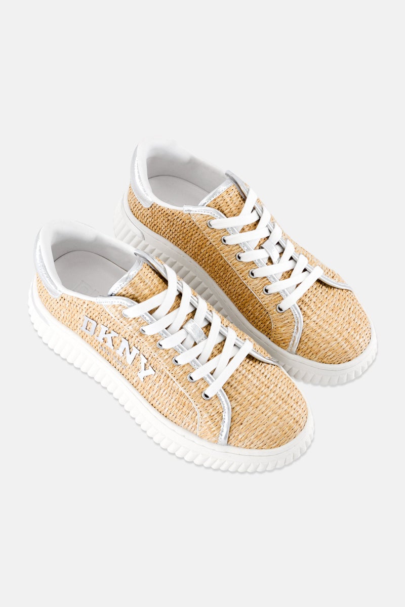 DKNY أحذية كاجوال نسائية ليون مزودة بأربطة، بيج - Image 2