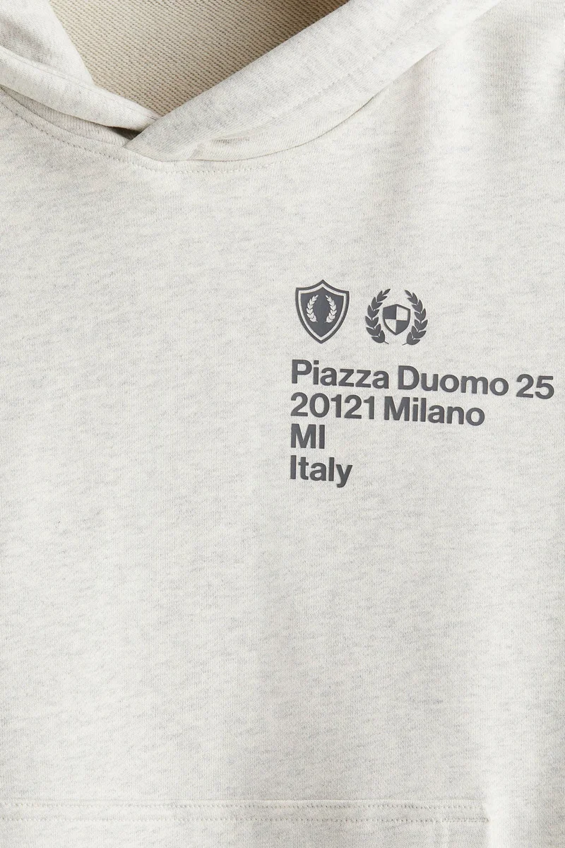 اتش اند ام هودي بقصّة بوكسي فضفاضة