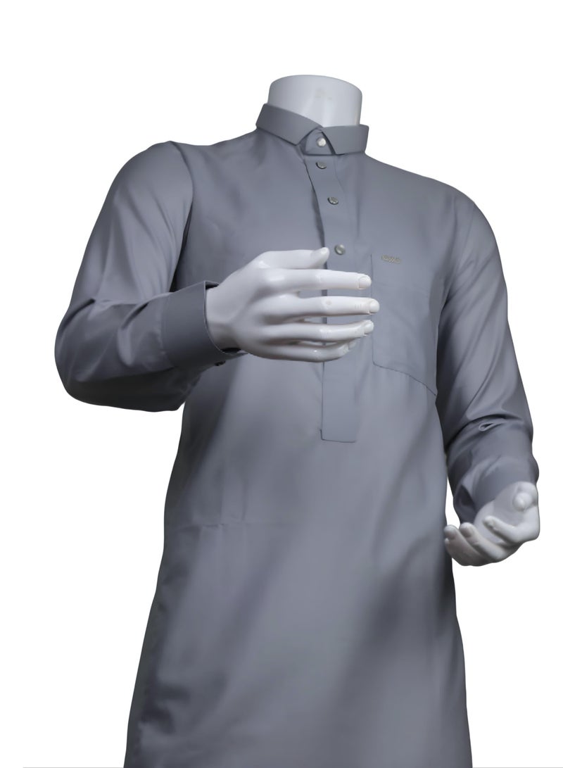 ثوب  سعودي ولادي كلاسيك مصمم بدقة عالية على أيدي محترفين في مجال تصميم الأزياء. - Image 1