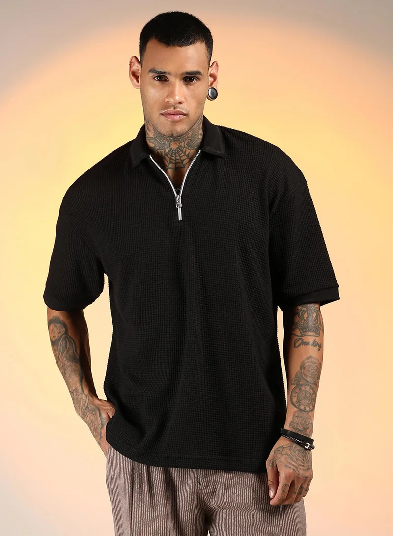 كامبوس سوترا تيشيرت بولو رجالي أسود أونيكس بنقشة وافل دقيقة للملابس الكاجوال بياقة بولو وأكمام قصيرة وإغلاق بسحاب نصفي بتصميم مريح للارتداء اليومي