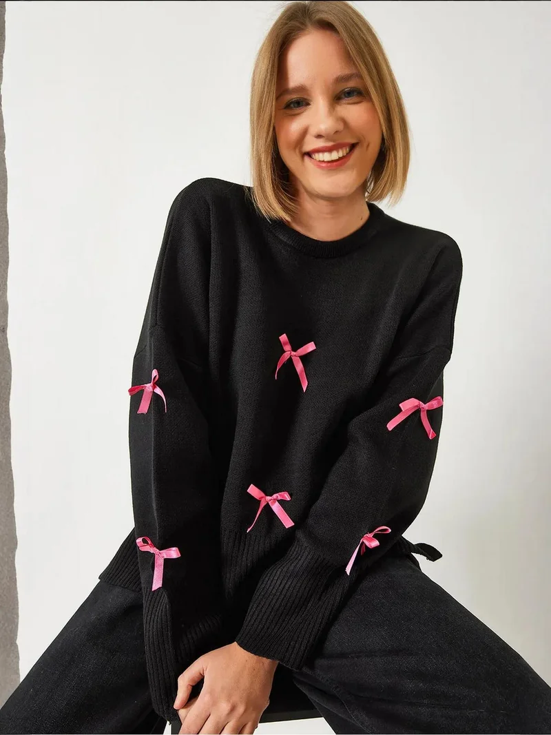 Bianco Lucci LUCCI Patterned Acrylic Crew Neck Sweater with Bow Detail