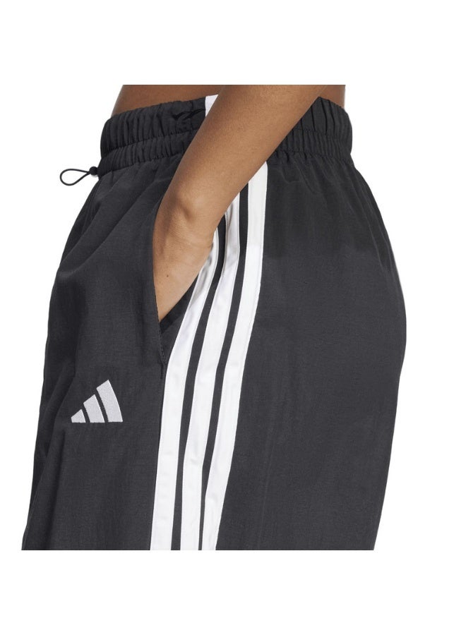 اديداس بنطلون باراشوت نسائي من أديداس إسنشالز بثلاثة خطوط للحياة العصرية - Image 3