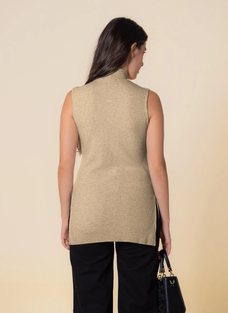 SHAPES HIGH NECK KNITTED TOP