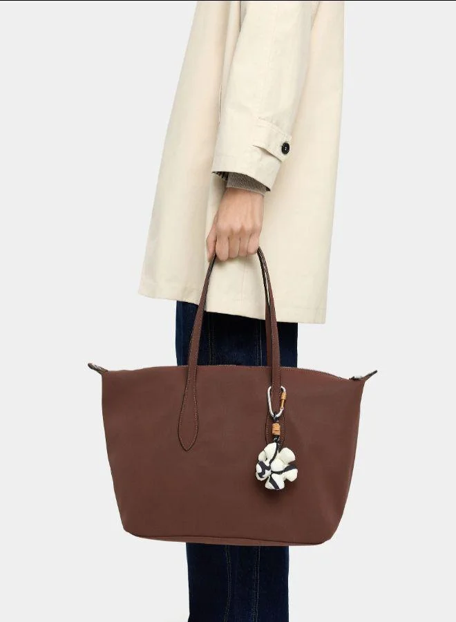 بارفوا حقيبة متسوق ذات ملمس ناعم مع قلادة