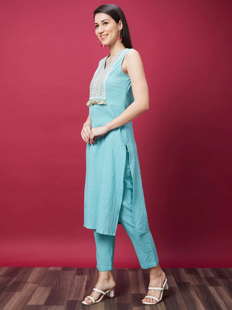 جلو باص Women Ethnic Motifs Mirror Work Yoke Design Regular Pure Cotton Kurta With Trousers