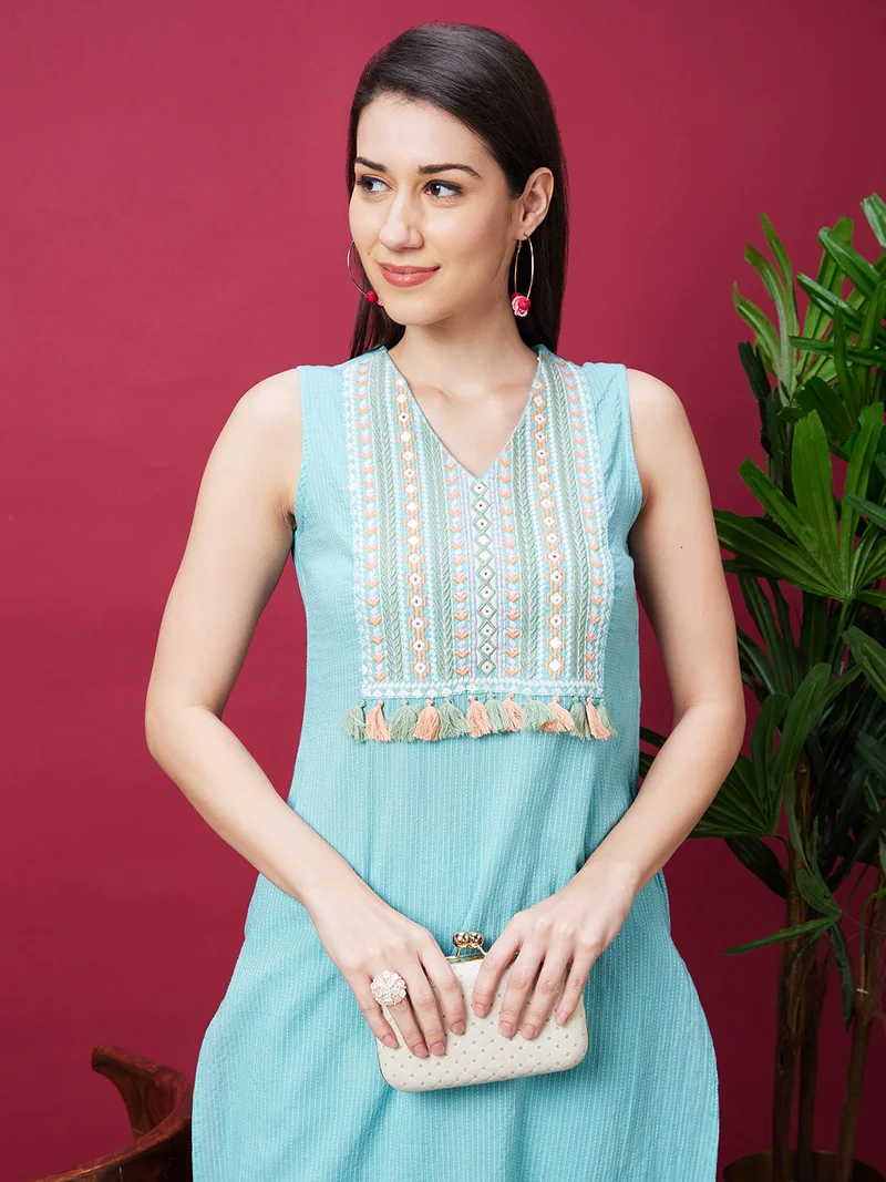 جلو باص Women Ethnic Motifs Mirror Work Yoke Design Regular Pure Cotton Kurta With Trousers