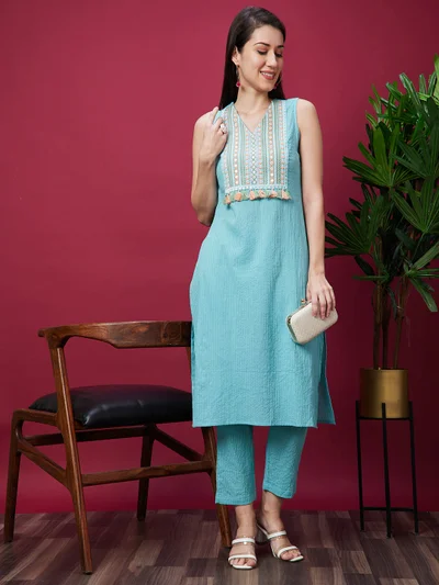 جلو باص Women Ethnic Motifs Mirror Work Yoke Design Regular Pure Cotton Kurta With Trousers