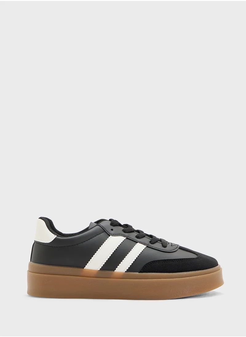 Clowse Striped Sneaker