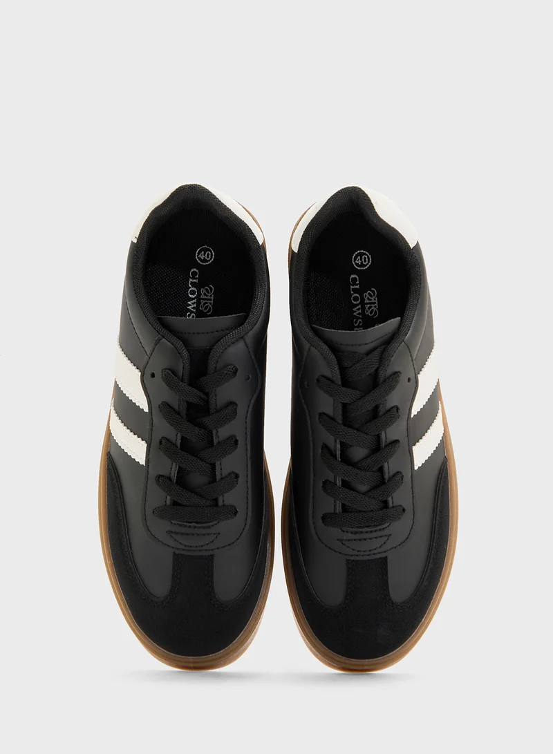 Clowse Striped Sneaker
