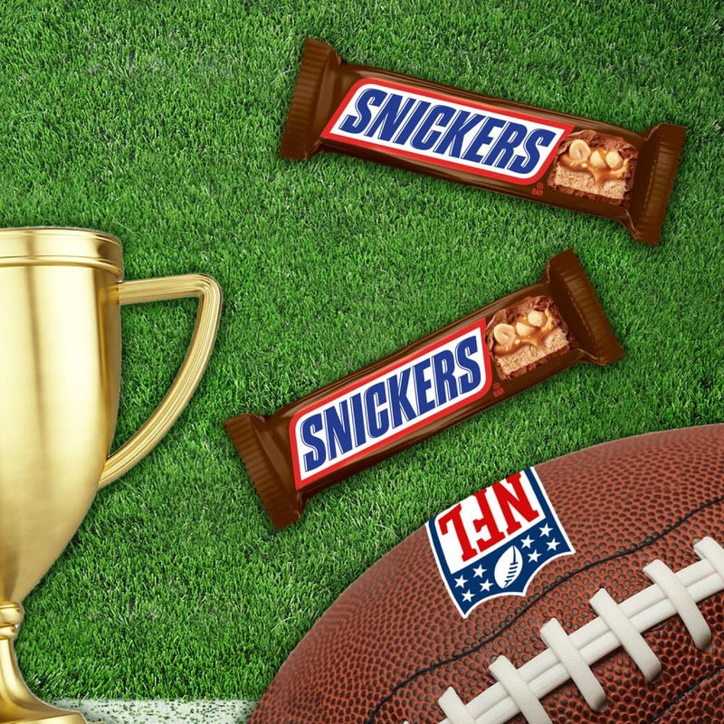 SNICKERS NFL Football Full Size Chocolate Candy Bars, Caramel Chocolate for Parties, Tailgating, or Game Day Snacks, 11.16 oz Bag (Pack of 6) - Image 3