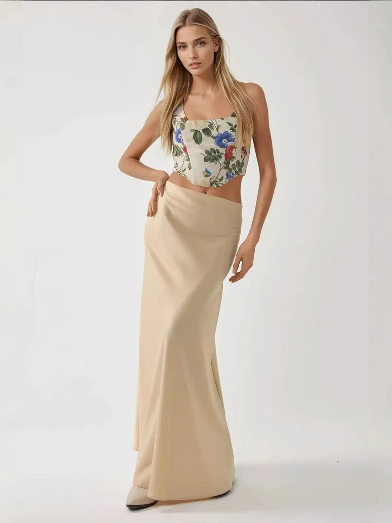 هيكاب بلوزة قصيرة بياقة مربعة وطبعة زهور