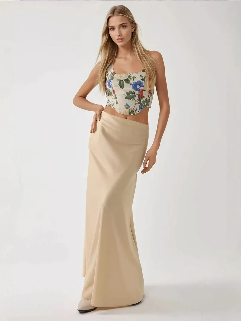 هيكاب بلوزة قصيرة بياقة مربعة وطبعة زهور