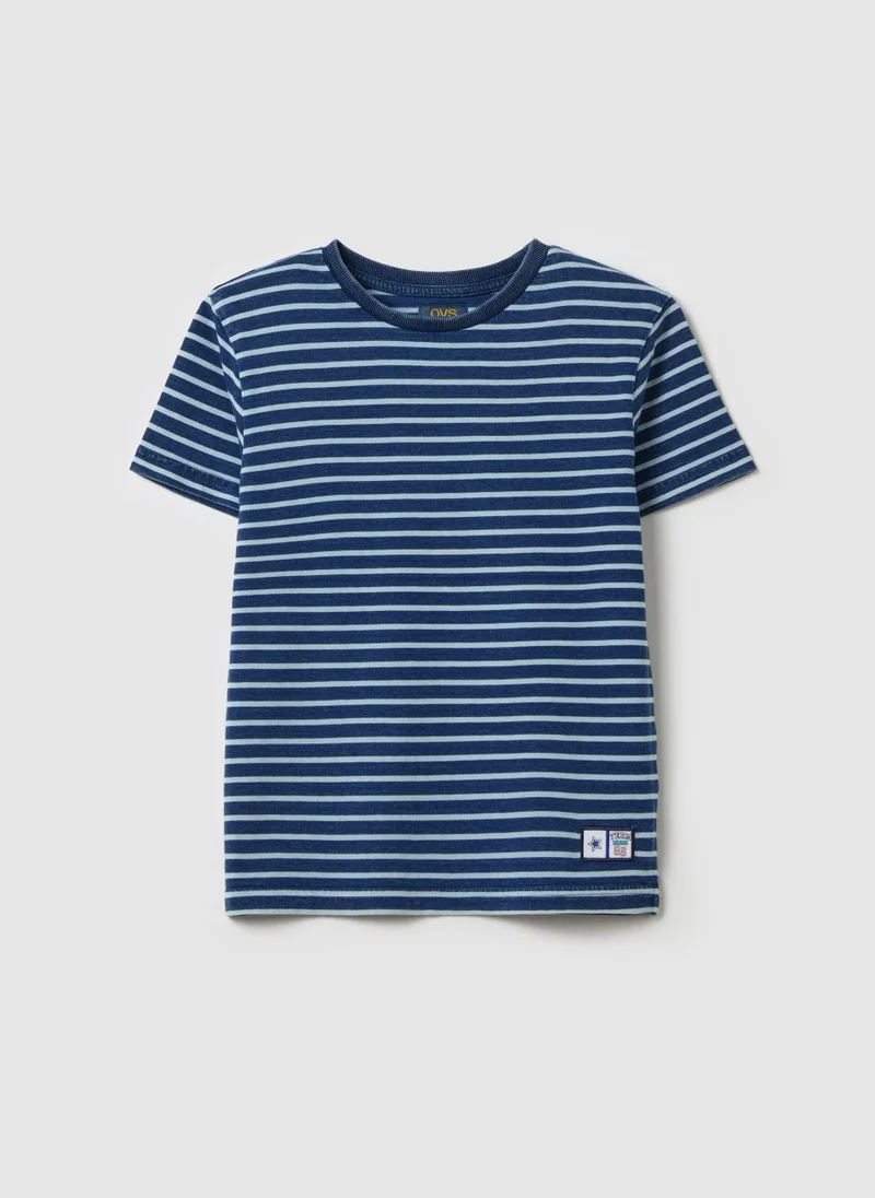 او في اس T-Shirt With Striped Pattern