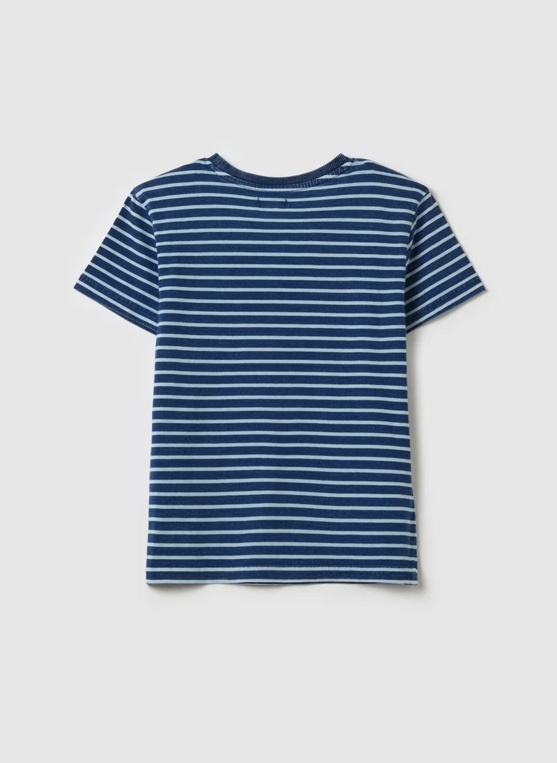او في اس T-Shirt With Striped Pattern