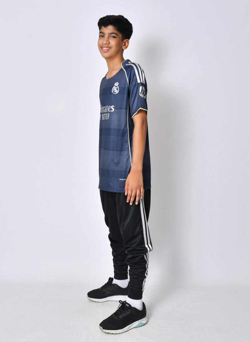 Real Madrid kit sport (T-shirt with pants) - Image 4