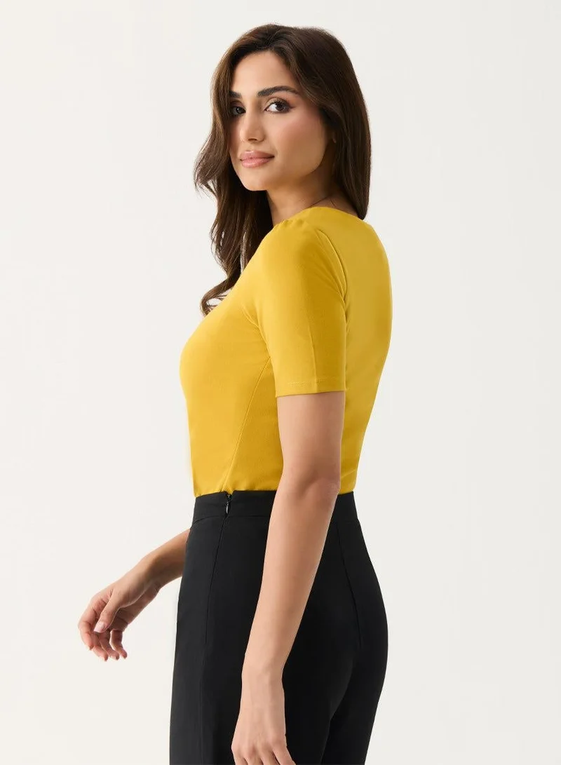 Zigzag Curve Vneck Mustard Top