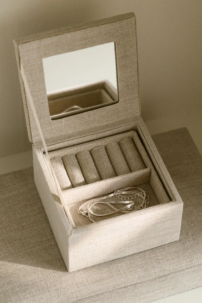 اتش اند ام صندوق مجوهرات من الكتان بطابقين