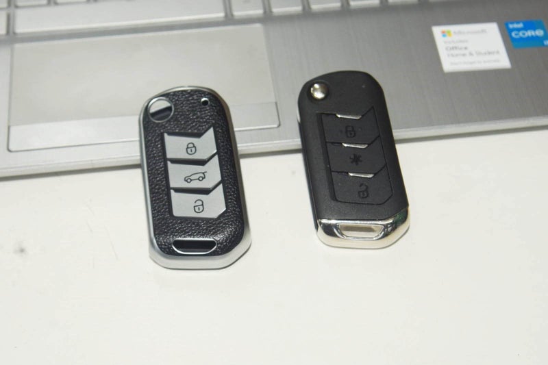 Greenworld™ black Color Fob Key Heavy Duty Keychain for Scorpio/Xuv700/Xuv300/Bolero/Thar Roxx Suitable For All New Mahindra car (Black Keychain With Silver Leadher Tpu Cover) - Image 3