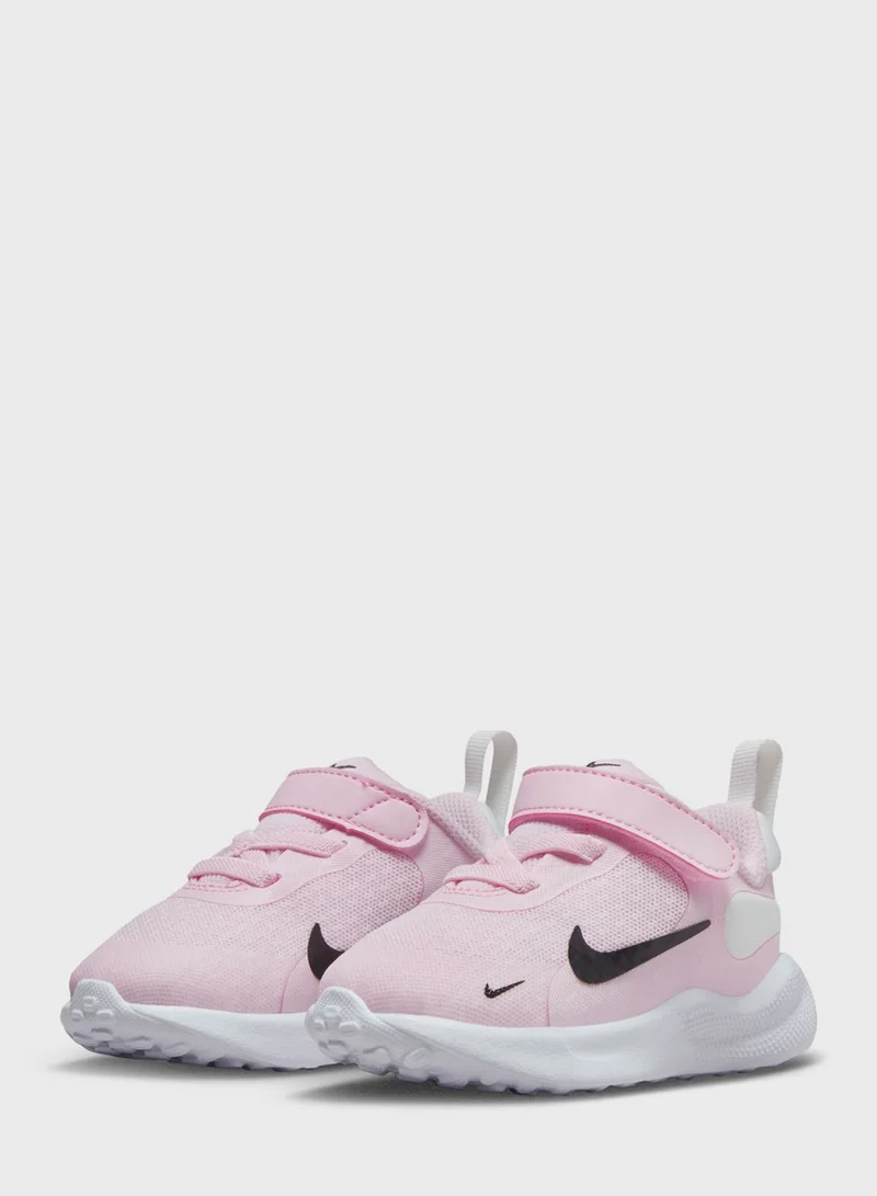 Nike Revolution 7