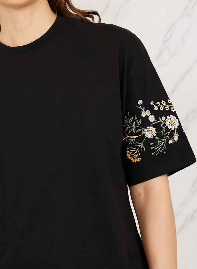 ستايلي Oversized Embroidered Longline T-shirt