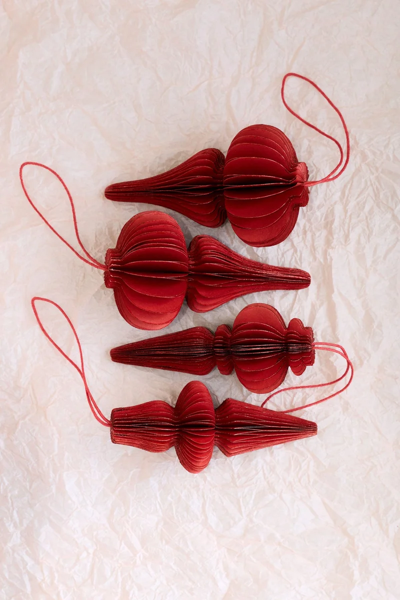 اتش اند ام زينة عيد الميلاد الورقية - عبوة من 4 قطع