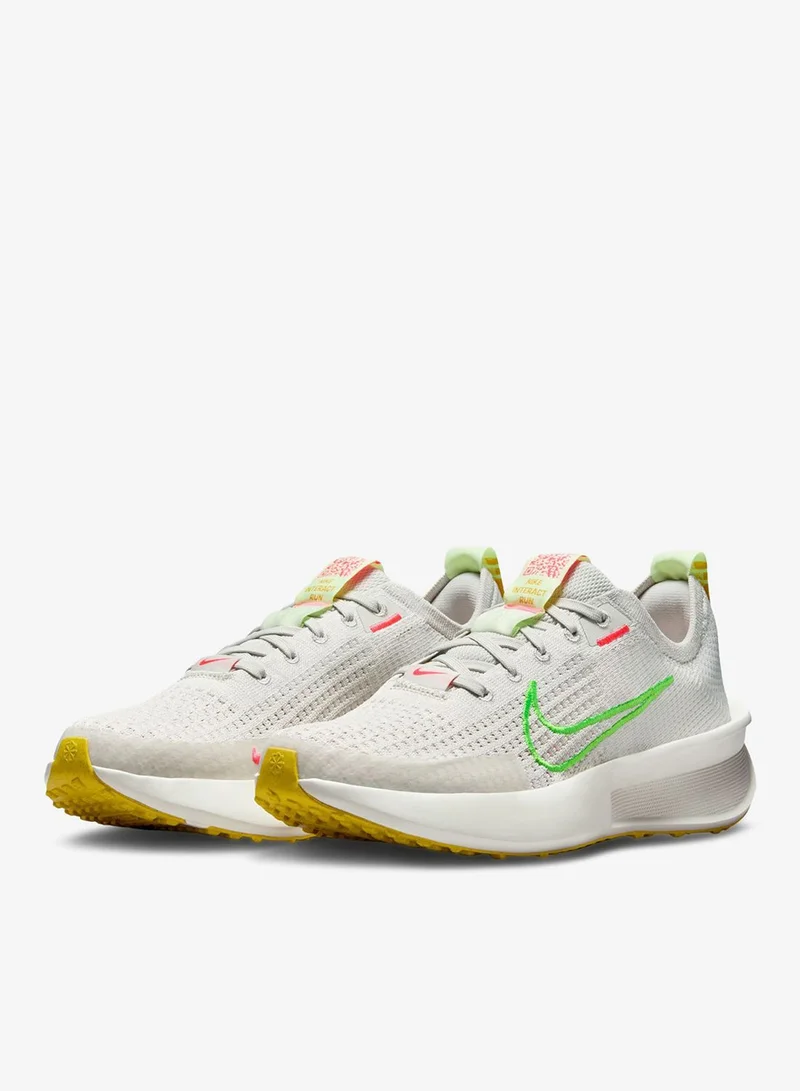 نايكي حذاء الجري على الطرق إنترأكت ران للنساء