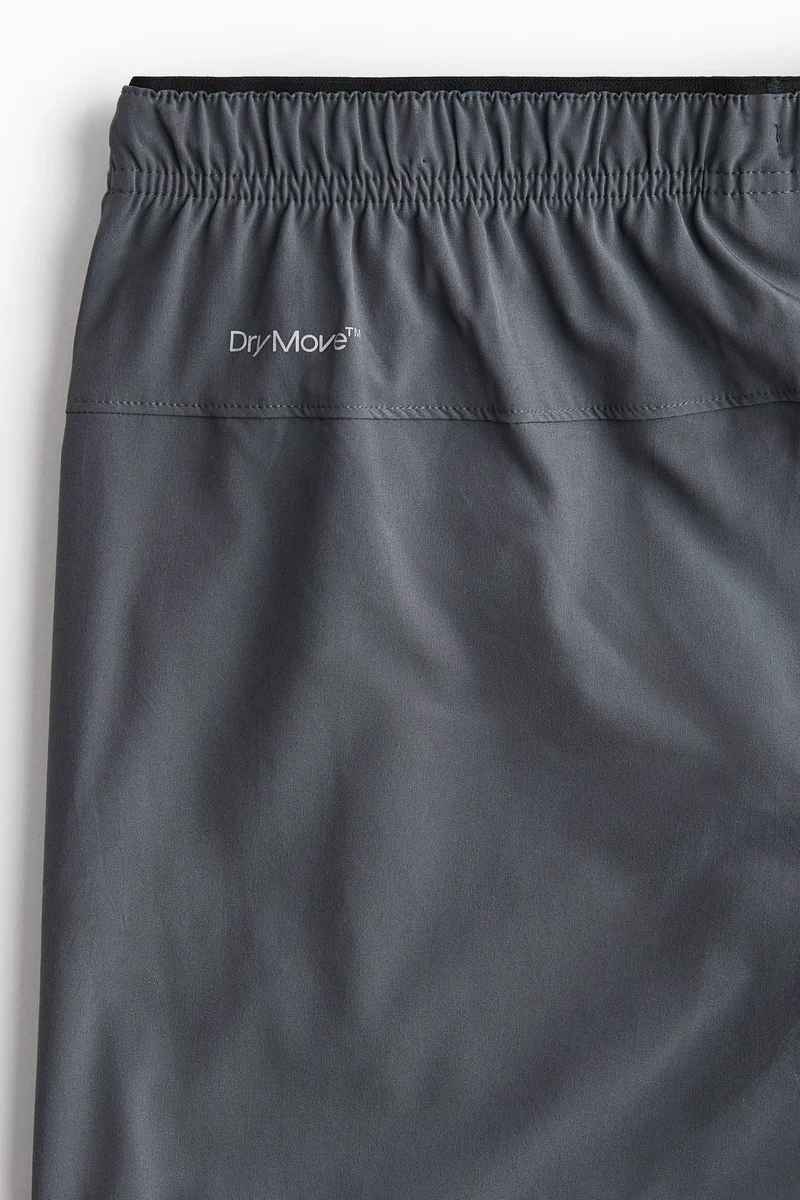 اتش اند ام شورت رياضي متسوط الطول من نسيج دراي موف