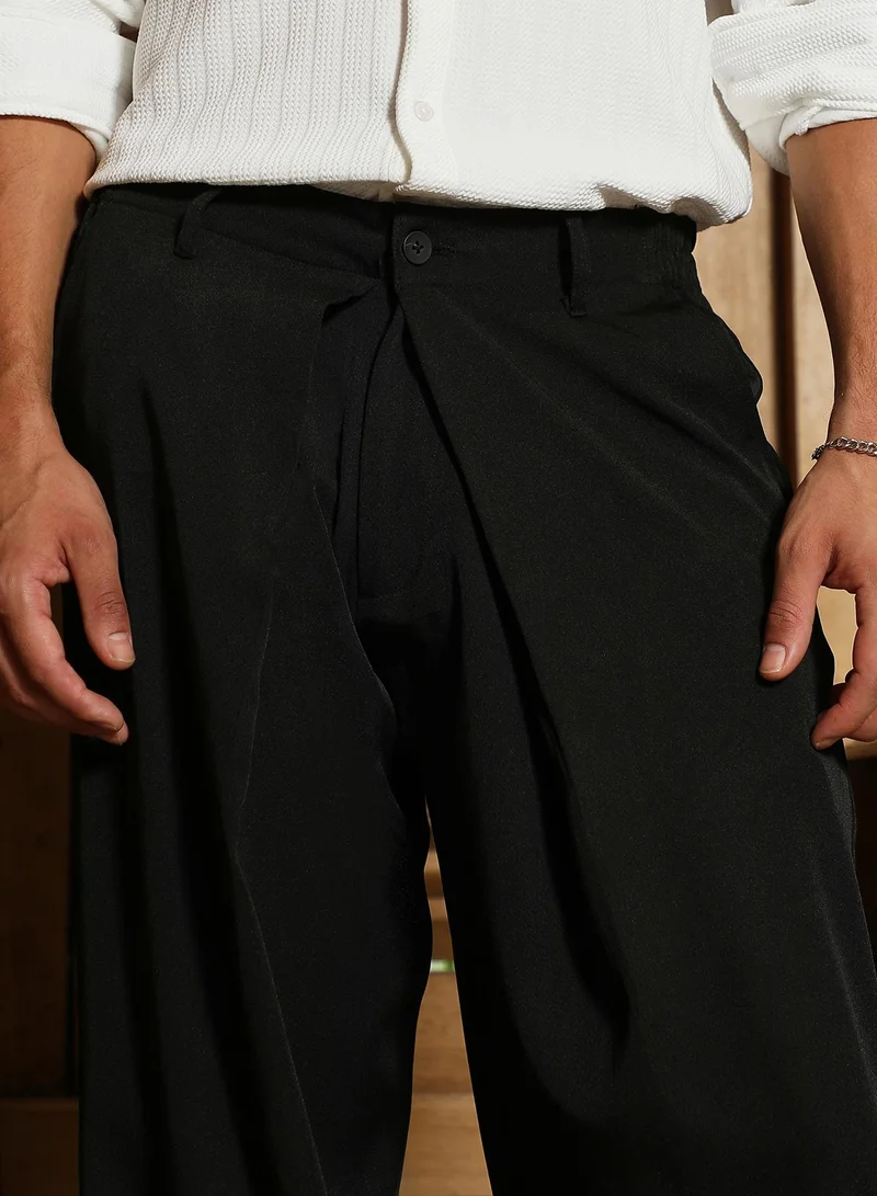 Campus Sutra Men's Onyx Black Pleated-Fold Korean Trousers For Casual Wear | Mid-Rise | Straight Fit | Button Closure | Trousers Crafted With Comfort Fit For Everyday Wear