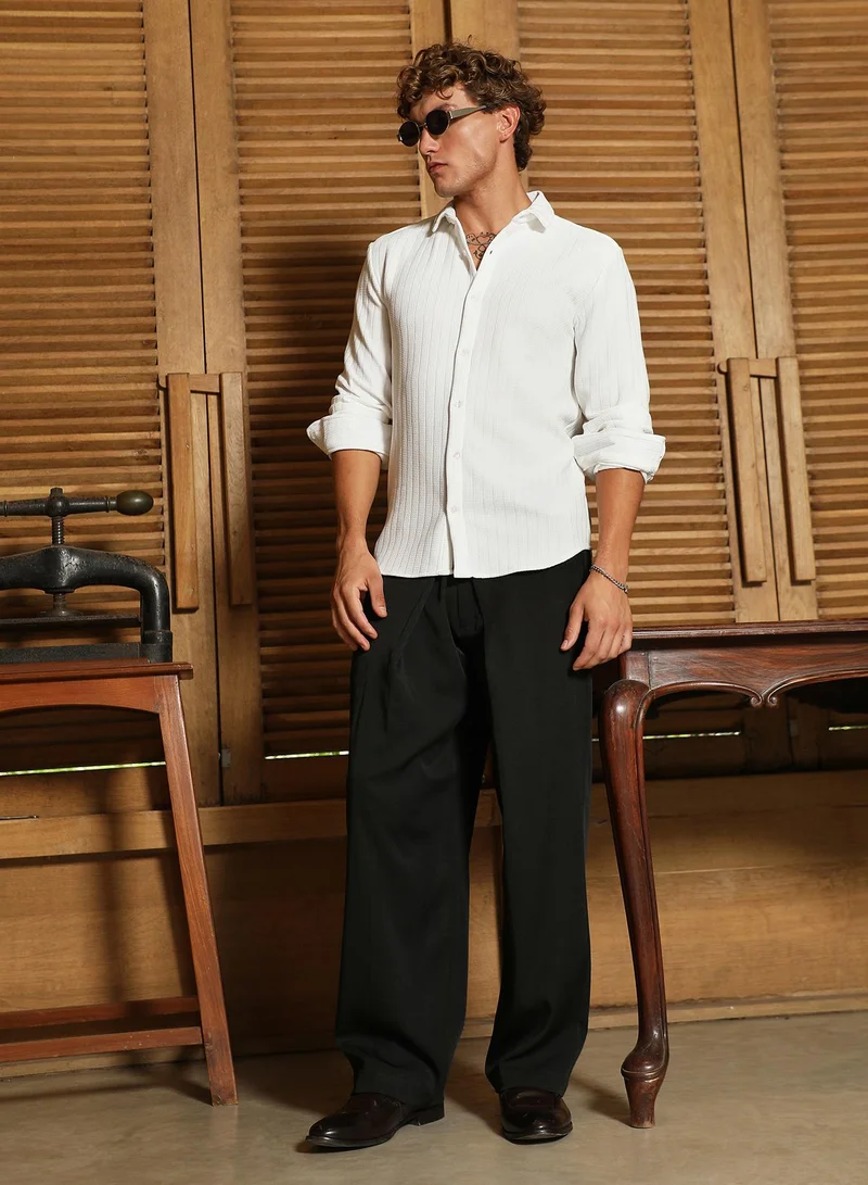 Campus Sutra Men's Onyx Black Pleated-Fold Korean Trousers For Casual Wear | Mid-Rise | Straight Fit | Button Closure | Trousers Crafted With Comfort Fit For Everyday Wear