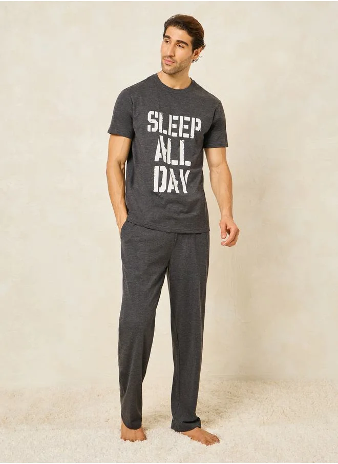 ستايلي Slogan Print Crew Neck T-Shirt & Open Hem Pyjama Set