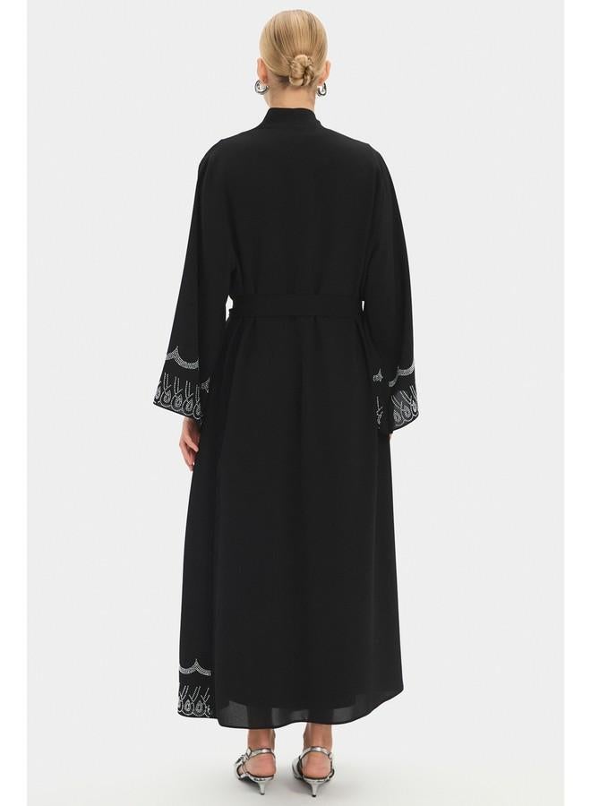 جون عباية نسائية مطرزة بحزام خصر تفصيلي باللون الأسود من جوني - Image 4