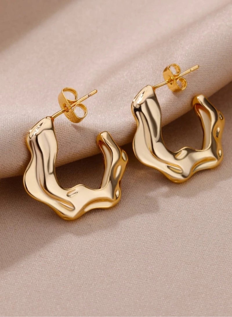 إيكوال حلق اذن نسائي بتصميم رائع وعصري من الاستانلس ستيل باللون الذهبي - Image 1