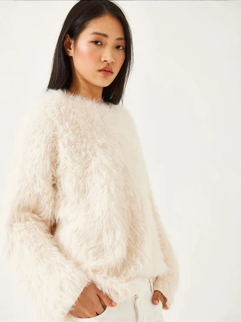 بيانكو لوتشي بلوفر محبوك كبير الحجم بتفاصيل قطيفة من لوتشي