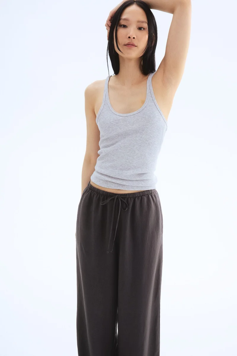 اتش اند ام بنطلون مستقيم الساق من مزيج الكتان