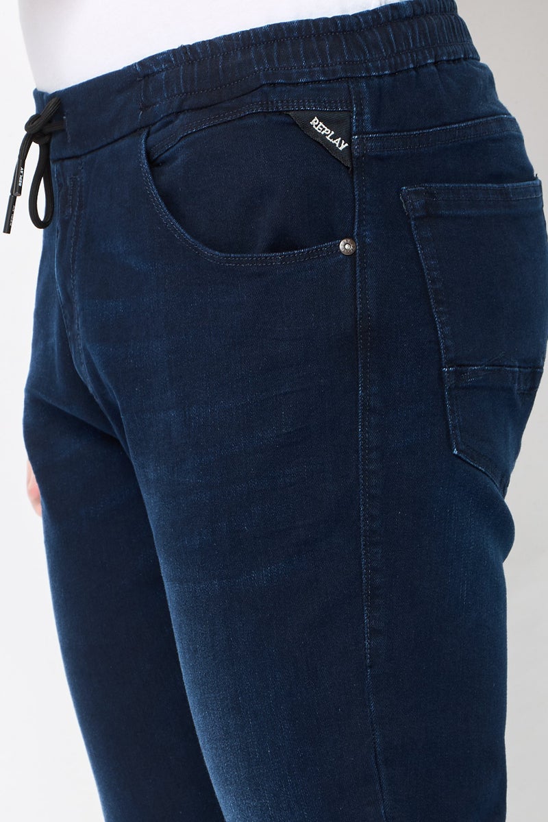 Replay جينز رجالي بقصة عادية مغسول وقابل للتمدد، أزرق داكن - Image 2