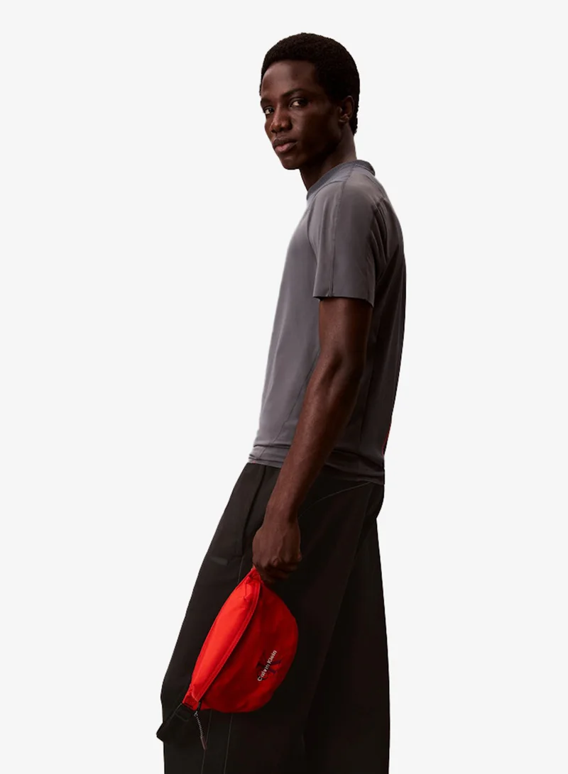 كالفن كلاين جينز حقيبة خصر بشعار