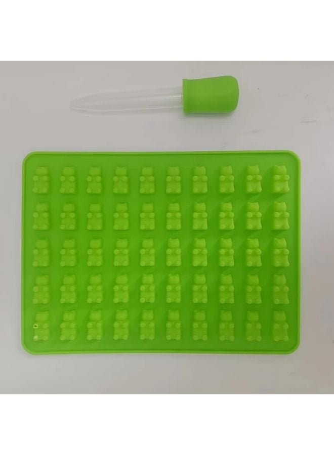 قوالب دببة الهلام السيليكونية الخضراء مع مجموعة قطارة 50 عُقْدة أدوات صنع الحلوى DIY - Image 1