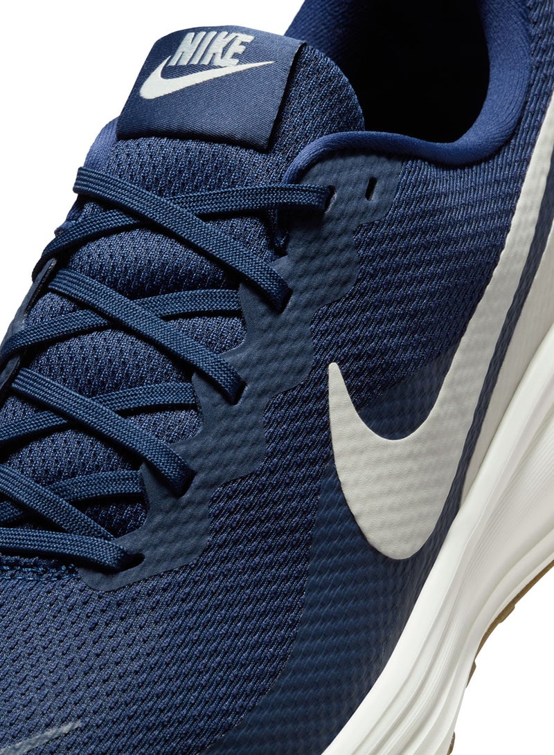 Nike REVOLUTION 8 - Image 4