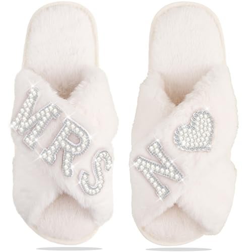 LIWOFLY Bride Slippers for Wedding Day, Bride To Be Bridal Shower Gift for Women Bridesmaids, Personalized Initial MRS Pearl Letter Open Toe Fuzzy Flip Flops, Getting Ready Outfit, Bachelorette Party - Image 1