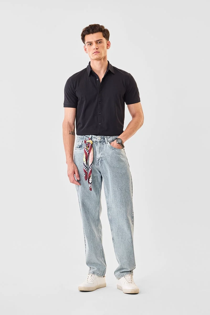 سنيتش قميص أسود بقصة عادية