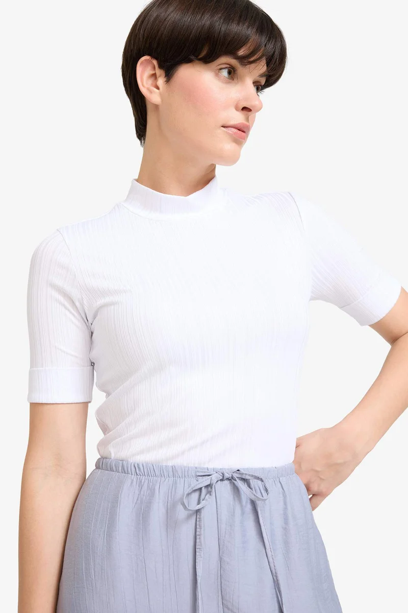 ديفاكتو Regular Fit Half Turtleneck Camisole Short Sleeve T-Shirt