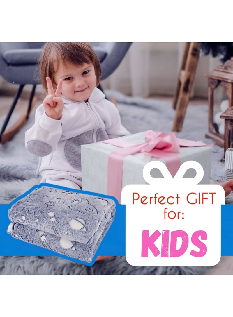 SOLARAE بطانية تتلألأ في الظلام، 50 × 60 بطانيات رمي فاخرة ناعمة من الفليس للفتيات والفتيان هدايا عيد الميلاد، نمط نجوم فخم لغرفة النوم، للأطفال (رمادي فاتح، نجوم سفن فضائية) - Image 3