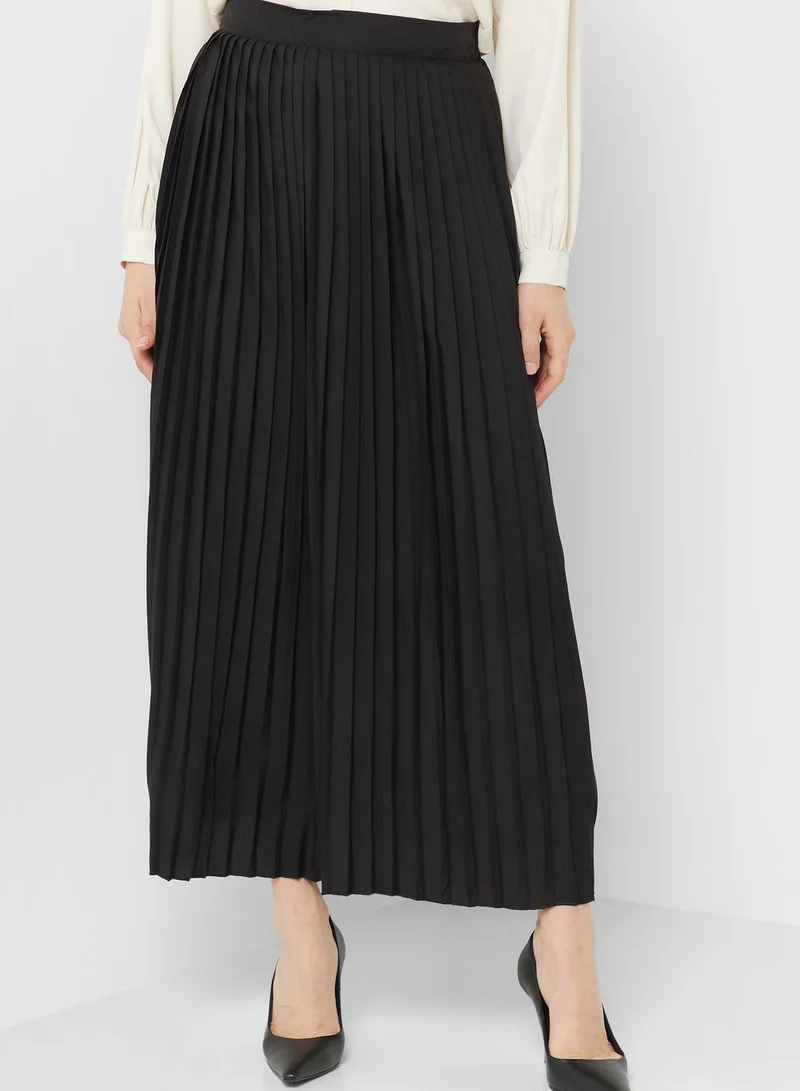 Khizana Pleat Detail Solid Skirt
