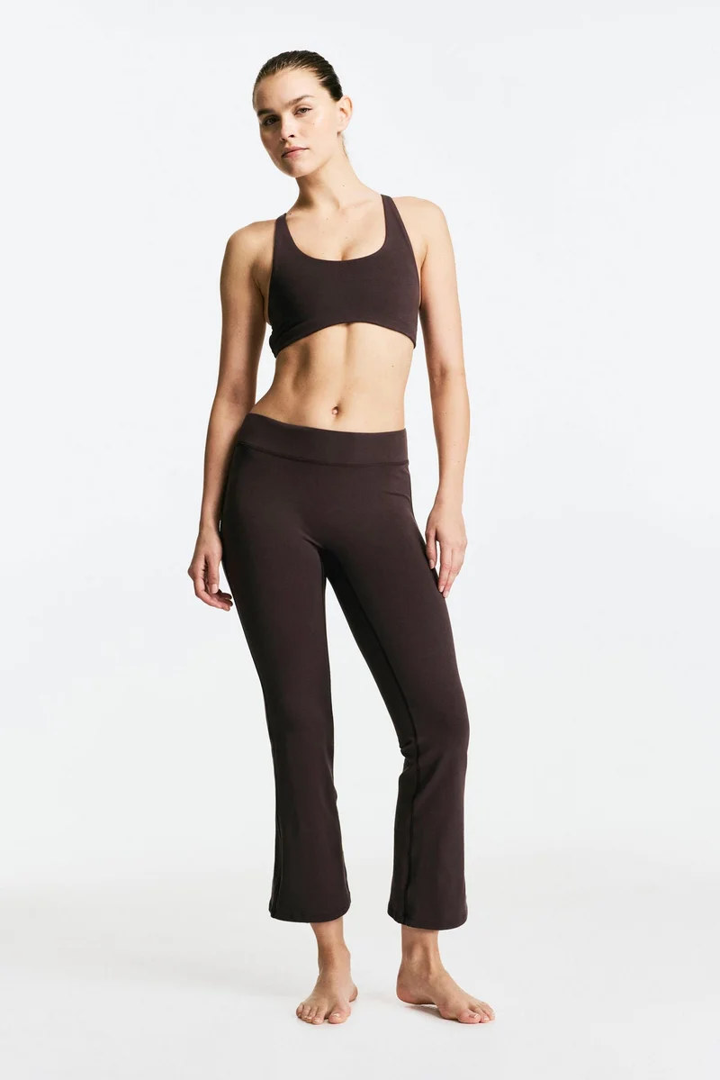 اتش اند ام لغينغز رياضي بحافة واسعة وتقنية دراي موف™