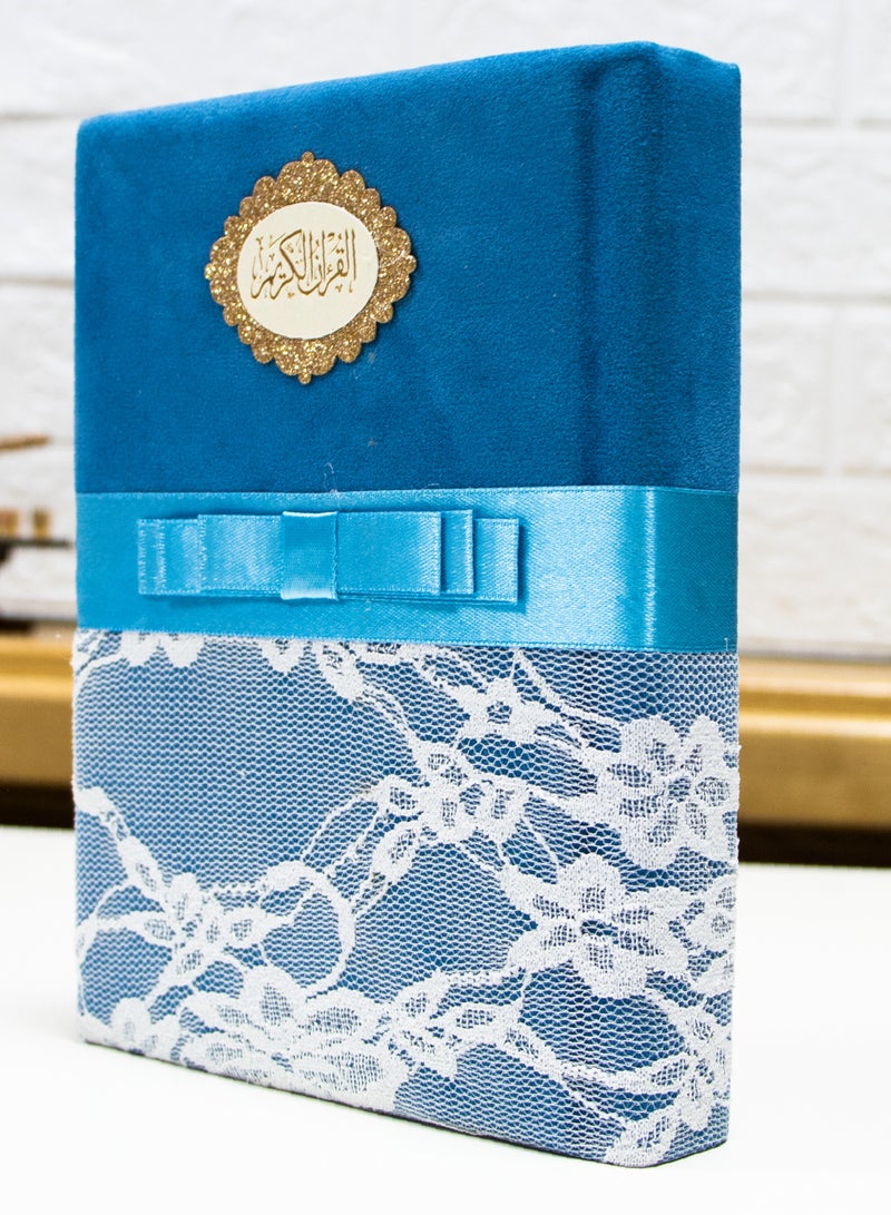 المصحف بالرسم العثماني وبهامشه التقسيم الموضوعي و التبيان لكلم المنان من تفسير السعدي. موضوعي ملون الأطراف دانتيل حجم صغير 17/12(ازرق) - Image 1