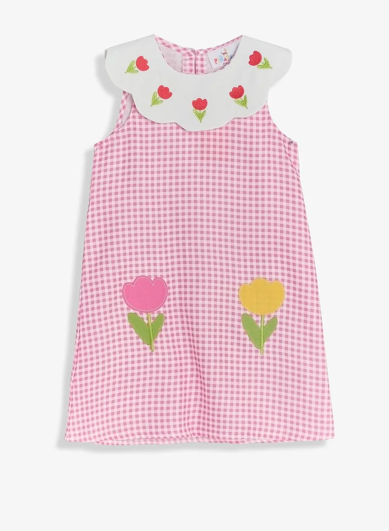 بنياتا فستان بياقة