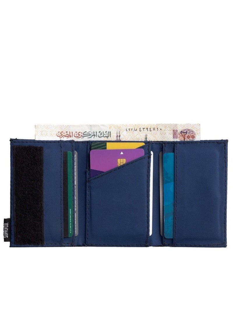 ايه ار سابلاي Ar Tri Wallet من Arij Bags | محفظة قماش مقاوم للمياه، تصميم ثلاثي الطي، 7 جيوب للكروت، جيب للنقود، حماية RFID، تصميم عملي للاستخدام اليومي (كحلي) - Image 2