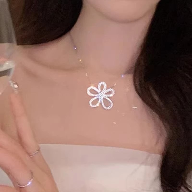 Luxury Pearl Necklace for Women, Minimalist Crown Heart Bow Teardrop Design, Titanium Steel Collarbone Chain, Fashion Layering Jewelry