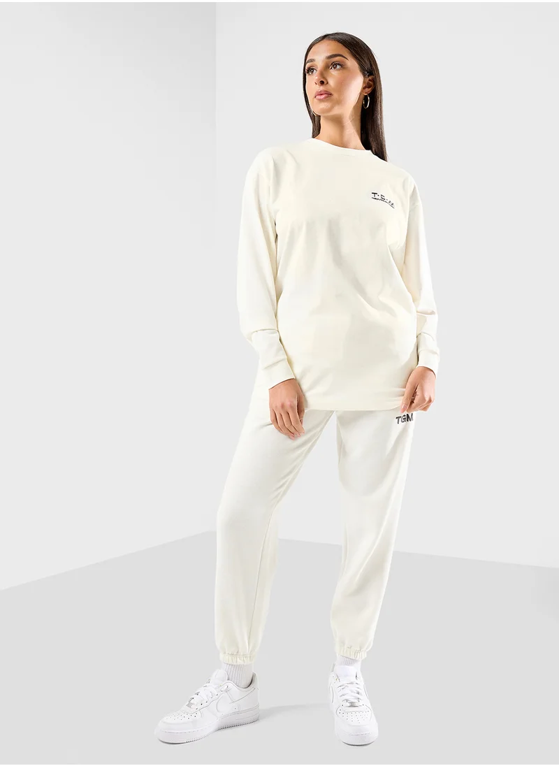 ذا جيفينج موفمنت Regular Fitted T-Shirt