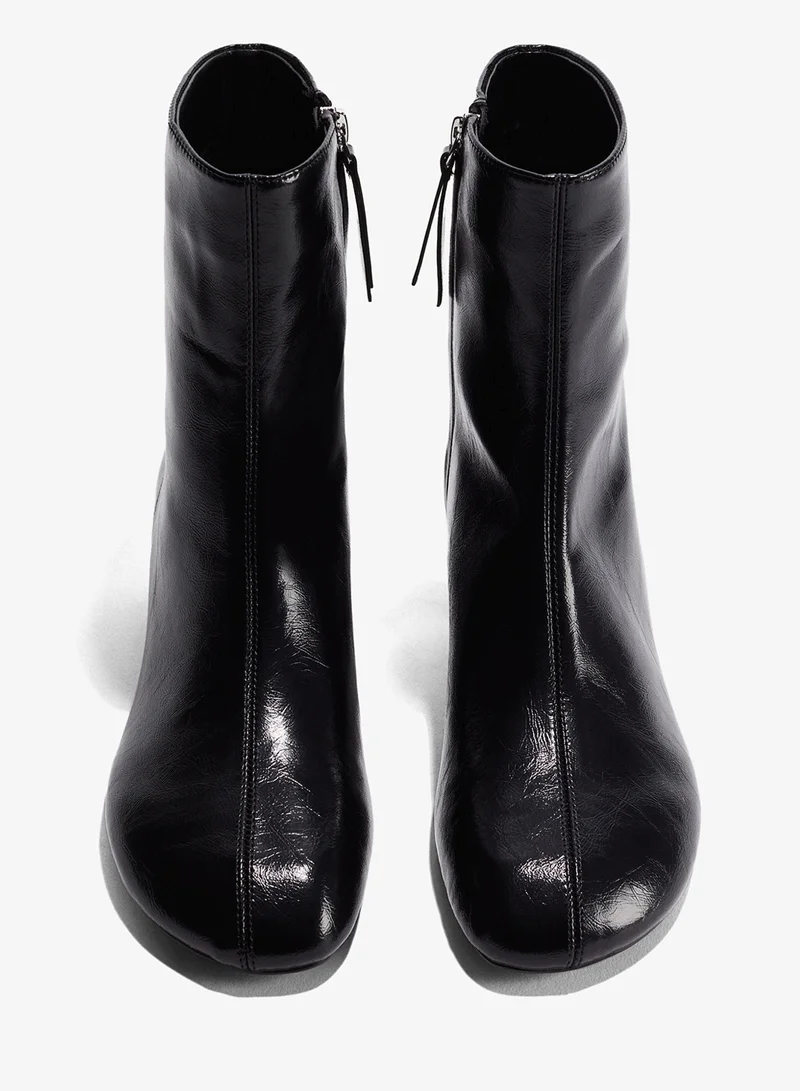 اتش اند ام بووت بطول الكاحل